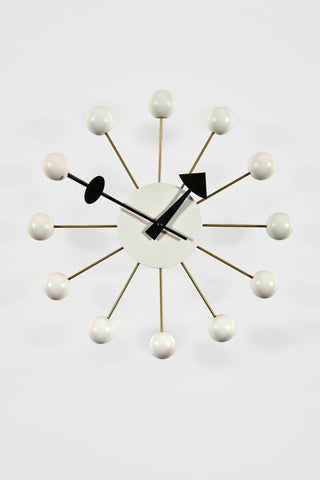 Ball Clock in White <br/>by George Nelson - Vitra Design Museum